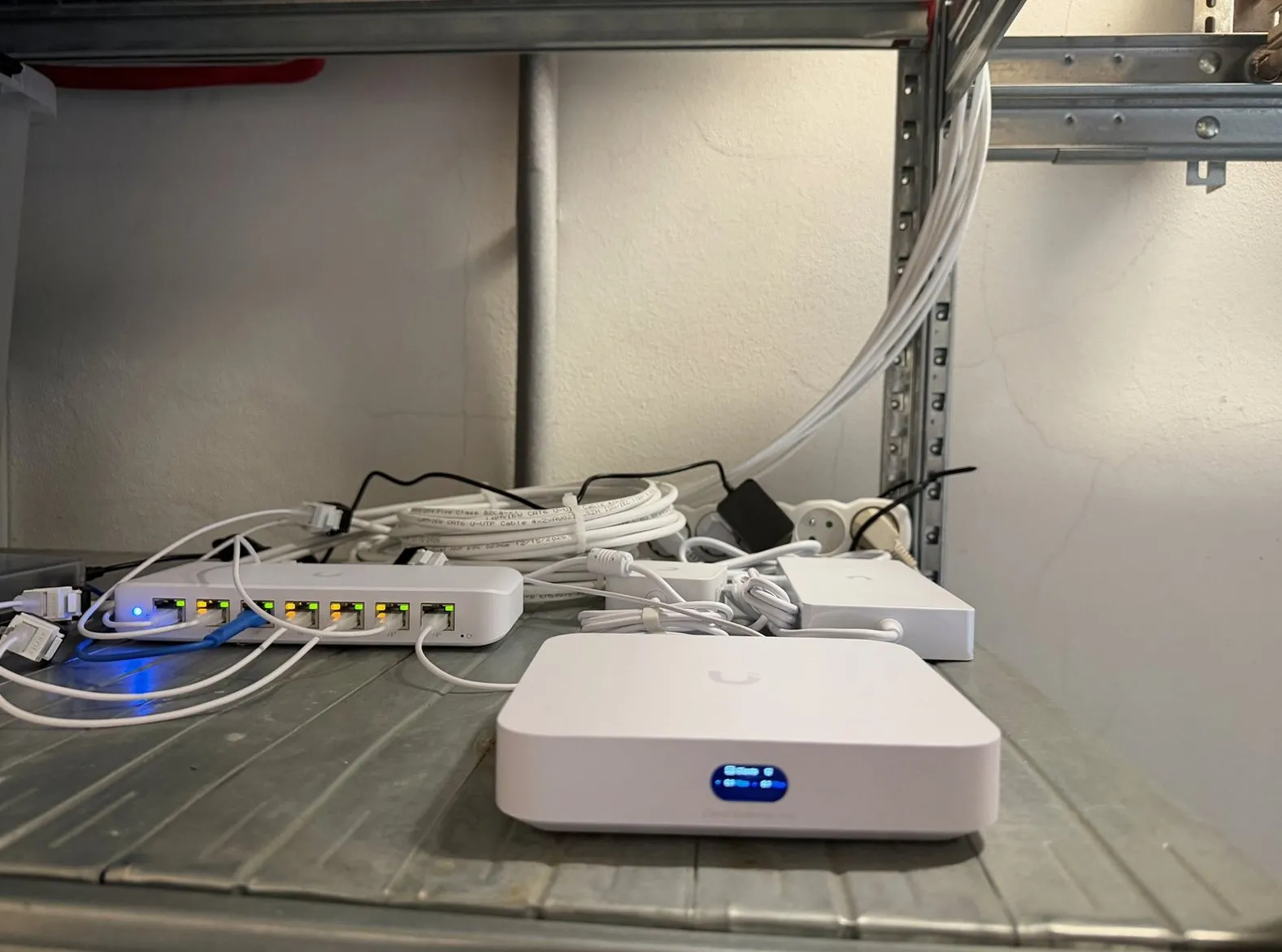 Nová brána a switch UniFi