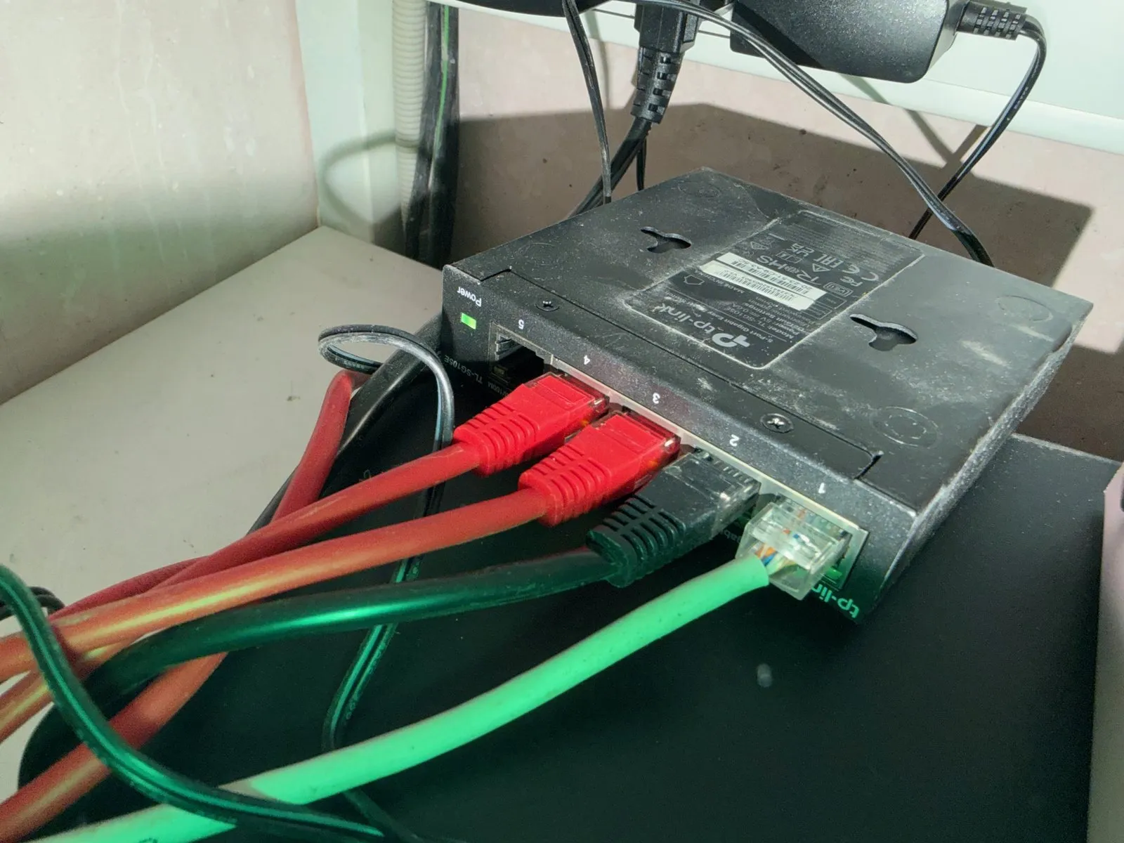 Zaprášený desktop switch
